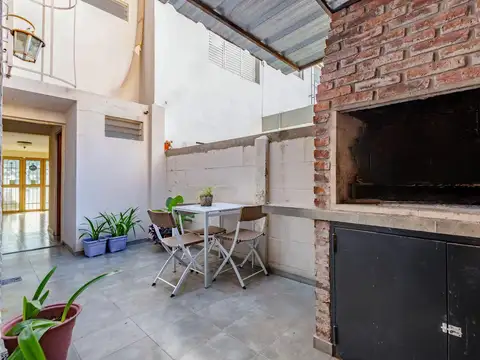 Casa 9 ambientes con 3 baños