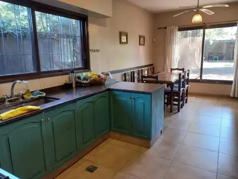 Casa 6 ambientes con 5 baños