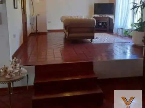 Casa en venta - 3 dormitorios 3 baños - 200mts2  - Presidente Peron