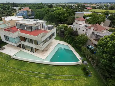 Imponente Casa al Río Arquitectura Andrés Remy Santa Catalina Villanueva