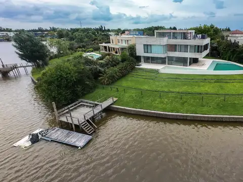 Casa 6 ambientes con 5 baños