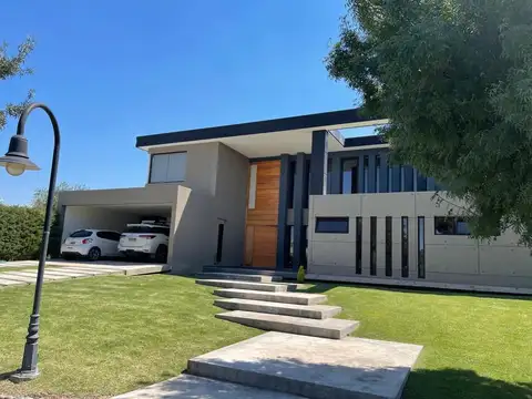 Casa en Alquiler de 5 dormitorios