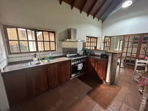 Venta casa 5 ambientes con galeria y pileta - Barrio Parque Peró, Del Viso