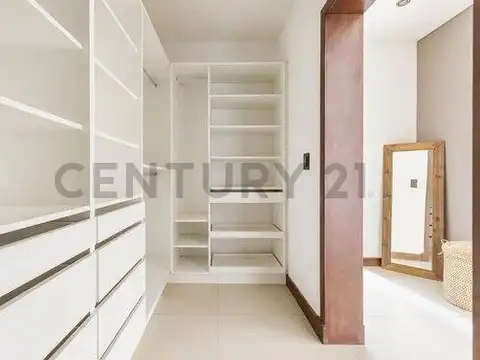 Casa de categoría en venta con pileta en Carrodilla