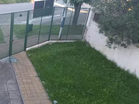 Casa 5 ambientes con 1 baño