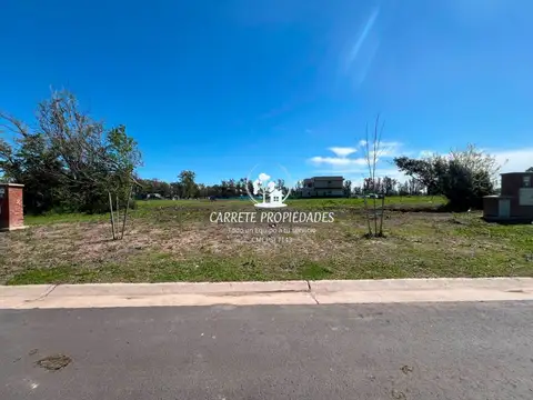 Terreno / Lote en venta con fondo a verde. Santa Sofia. Pilar del Este 100
