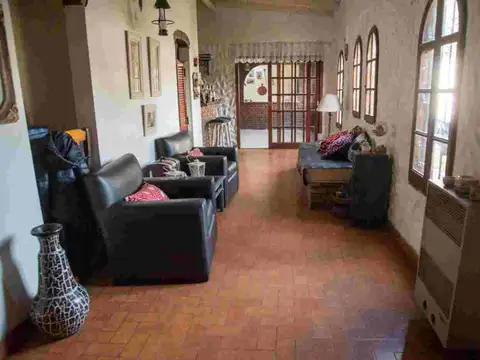 CASA 2 DORMITORIOS VENTA LA PLATA PATIO Y PILETA