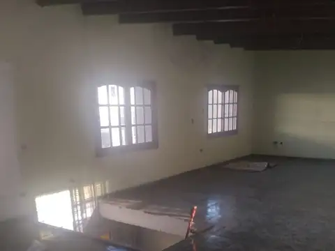 Alquiler - Local Comercial 100 m² en Dos Plantas - Quilmes Centro