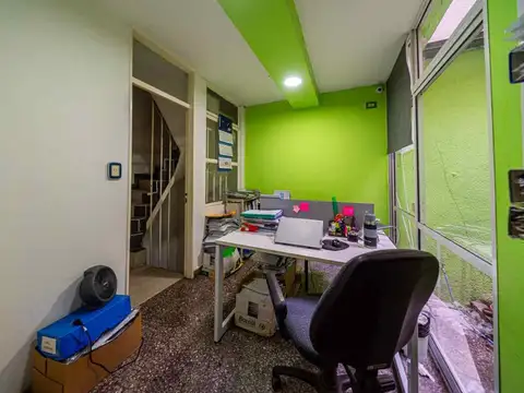 VENTA DE OFICINAS CON VIVIENDA FAMLIAR Y COCHERA