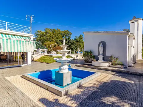 Casa 9 ambientes con 5 baños