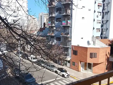 FTE BALCON MUY LUMINOSO COCINA Y BAÑO COMPLETO AMOBLADO RECIEN PINTADO