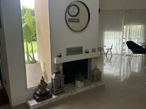 Casa 6 ambientes con 3 baños