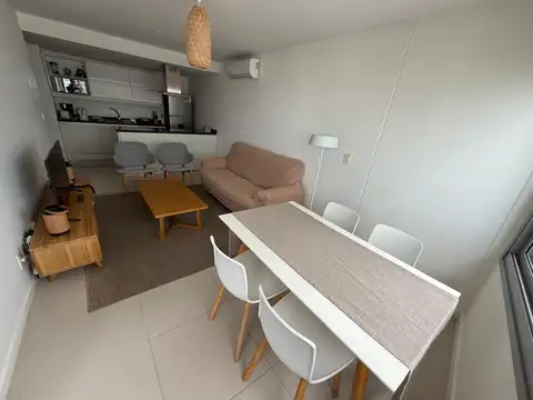 Departamento en venta- Torre Esmeralda, amoblado, vista al mar. Punta del Este.