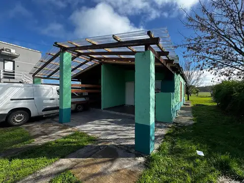 Casa 4 ambientes con 2 baños