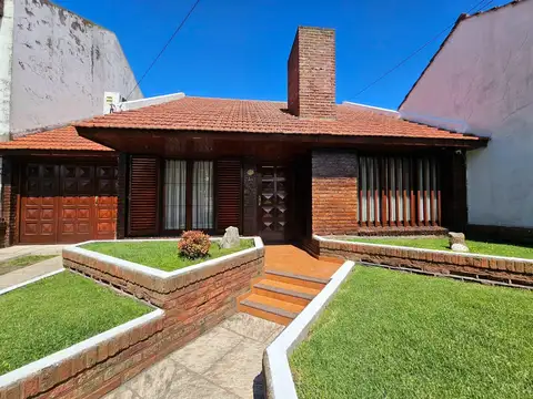 Venta Casa 4 Ambientes con Parque de 341 m² – Apto Crédito – Barrio Punta Mogotes – Mar del Plata