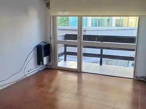 ALQUILO 24 MESES DEPARTAMENTO DOS AMBIENTES AL CONTRA FRENTE SIN MUEBLES CON COCHERA.-