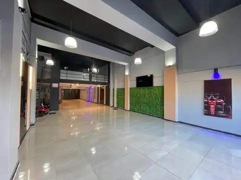 VIVA DE PRIMERA SIN HACER BANDERA  mega local con vivienda