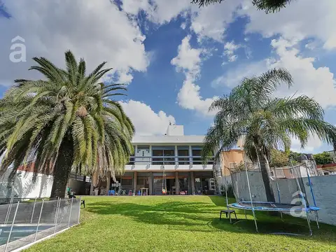 Casa en Venta en Villa Ballester - 5 Ambientes - Lote 1000 m2 - Piscina climatizada