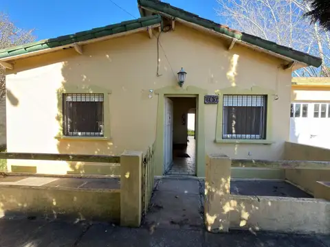 Casa 3 ambientes con 1 baño