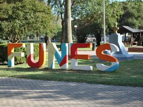 Casa en Venta de 2 Dormitorios en Barrio Los Solares Funes