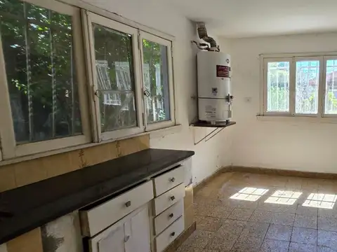 Casa 5 ambientes con 1 baño