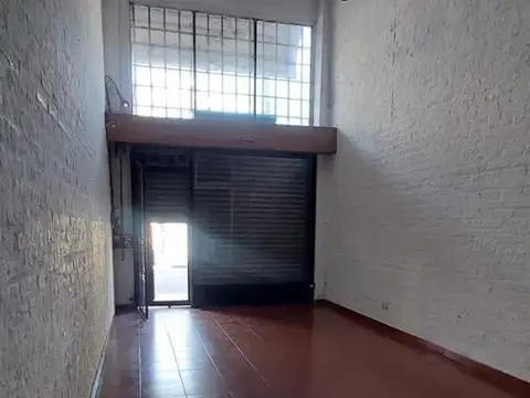 Local en Alquiler en Isidro Casanova, $ 750.000