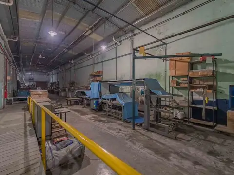 EXCELENTE  DEPOSITO / TERRENO EN CABA