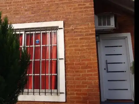 FES. Venta Casa 4 ambientes en Cañuelas.  APTA CREDITO
