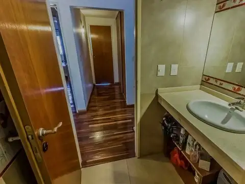 Venta Casa 5 Dormitorios, Parque y Quincho con Parrilla en Banfield. Acepta Permuta por Menor V...