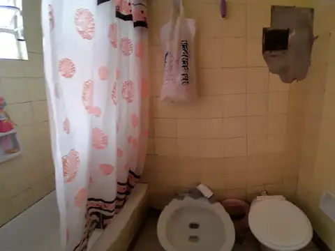 Casa 4 ambientes con 1 baño