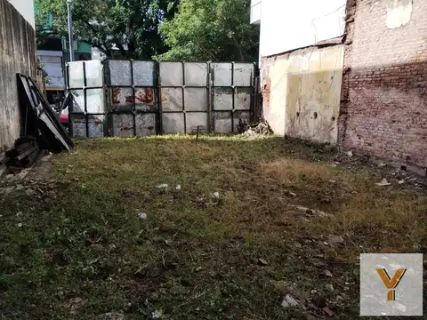 Terreno en Venta en Parque Chacabuco, USD 130.000