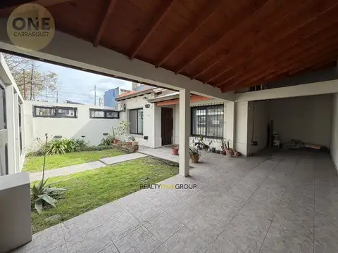 Casa en venta en Ringuelet con jardin y quincho