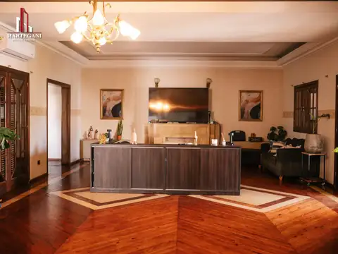 Casa en Venta con 6 cocheras