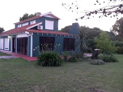 Casa en venta - 3 Dormitorios 2 Baños - 900Mts2 - Miramar