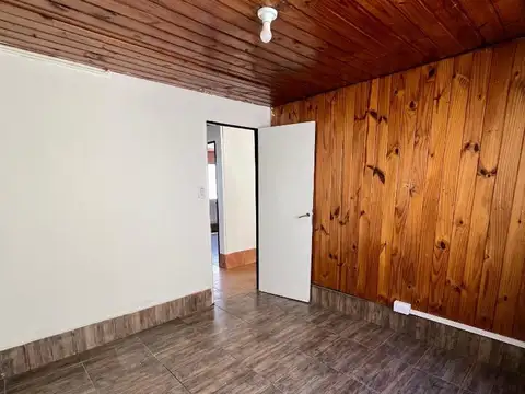 Casa 4 ambientes con 1 baño
