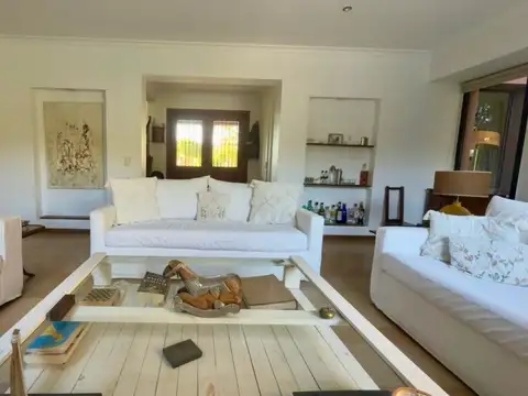 Casa en Alquiler Temporal con 2 cocheras