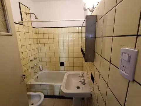 Depto Tipo Casa en Alquiler 50 años