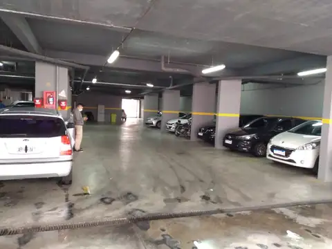 2 COCHERAS FIJAS CUBIERTAS BAJAS EXPENSAS SE PUEDEN VENDER DE MANERA INDIVIDUAL 20.000 USD CADA UNA