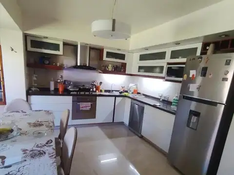 Casa 6 ambientes con 4 baños