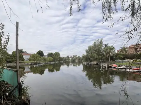 Exclusiva casa al agua en Castores - Nordelta