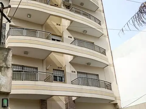 Departamento piso, 4 ambientes ,con cochera