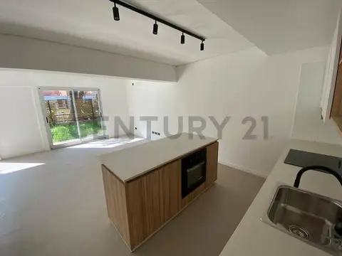 Venta Casa Dúplex 3 amb con Jardín Privado y Cochera + Amenities Pileta / SUM – UF 21 – BENAVIDEZ VI