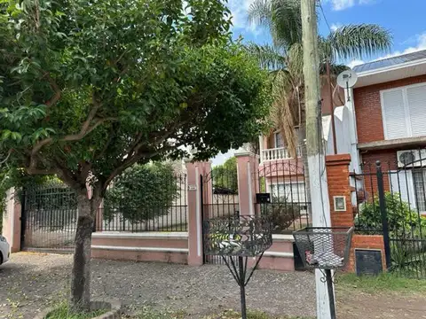Casa en  venta  de dos plantas en G. Catan