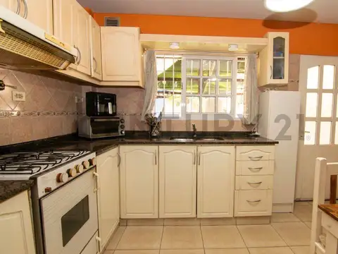 CASA CON JARDIN , PILETA Y QUINCHO EN LOMA HERMOSA, GENERAL SAN MARTIN.