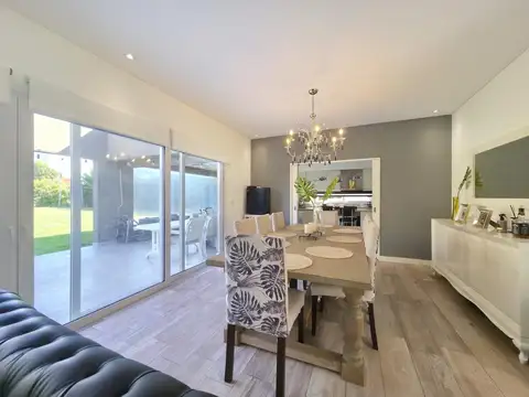 Casa 5 ambientes con 4 baños
