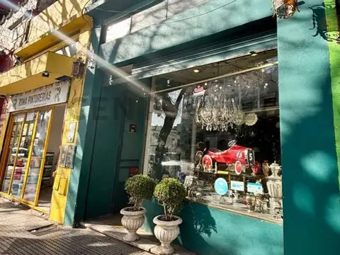 Av Gaona 1600, Piso 0