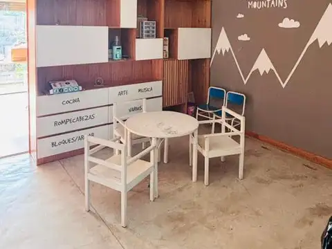Casa en Alquiler con 4 cocheras