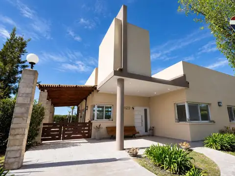 CASA VENTA PRADOS DE LA VEGA PILETA PARQUE