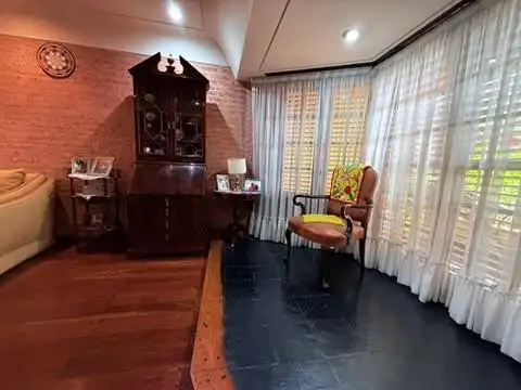 VENTA CASA / CHALET 6 AMBIENTES C/ QUINCHO, PILETA Y COCHERA EN  SAN ANDRÉS - PERMUTA Y APTO CREDITO