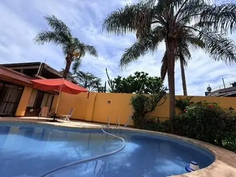 VENTA CASA / CHALET 6 AMBIENTES C/ QUINCHO, PILETA Y COCHERA EN  SAN ANDRÉS - PERMUTA Y APTO CREDITO